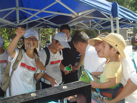 http://www.suda.edu.cn/UpLoadFolder/Images/Images201109/11.09.20%20我校物理演示实验特色科普活动获好评1.jpg